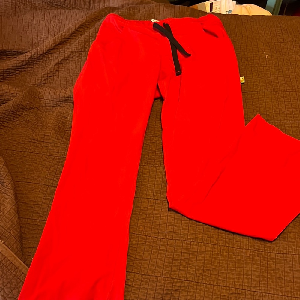 4 pocket scrub pants
